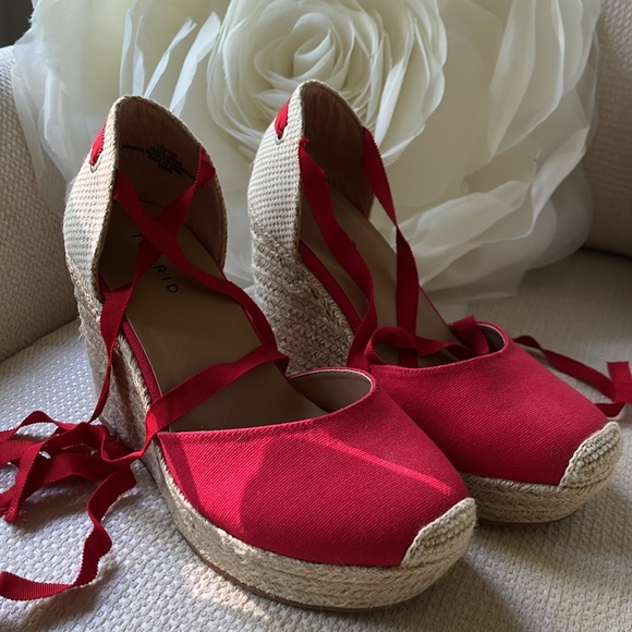 NWT Torrid Strappy Canvas Wedge - Picture 3 of 7